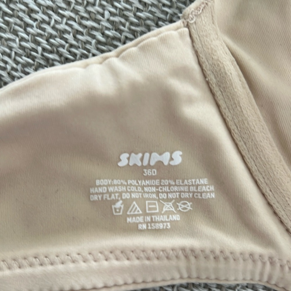 New Skims Full Coverage Unlined Apex Plunge Bra C… - image 7